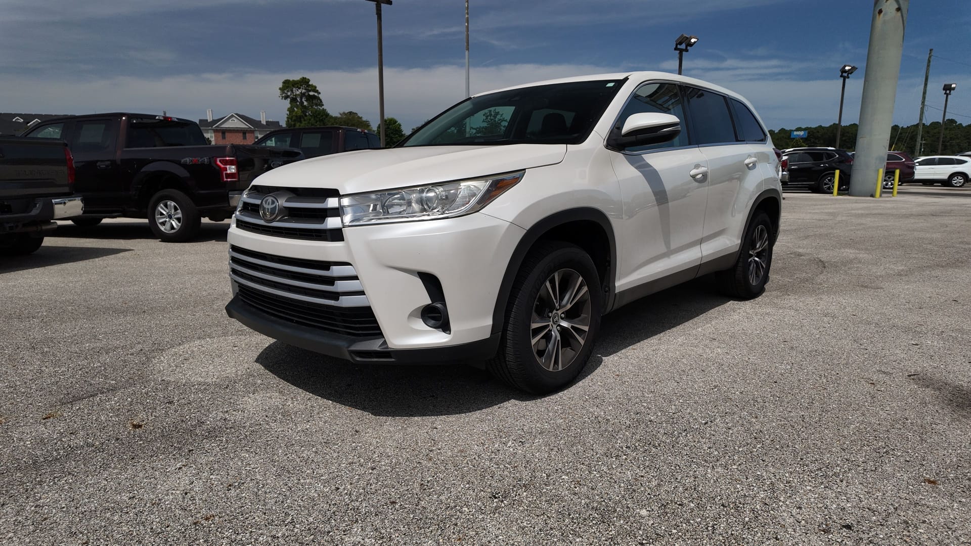 2019 TOYOTA HIGHLANDER LE