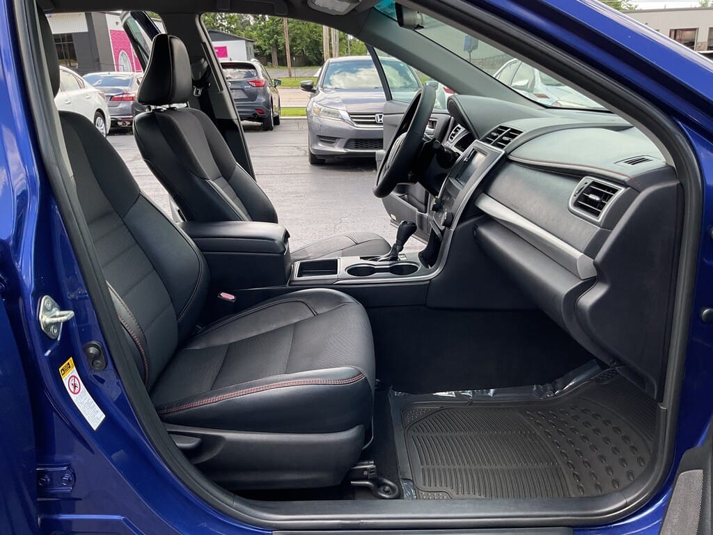 2016 TOYOTA CAMRY