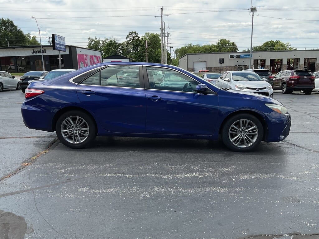 2016 TOYOTA CAMRY