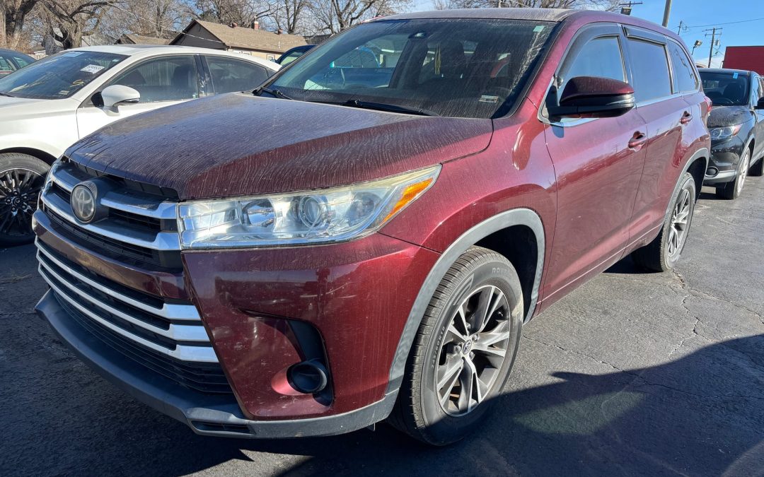 2018 TOYOTA HIGHLANDER LE