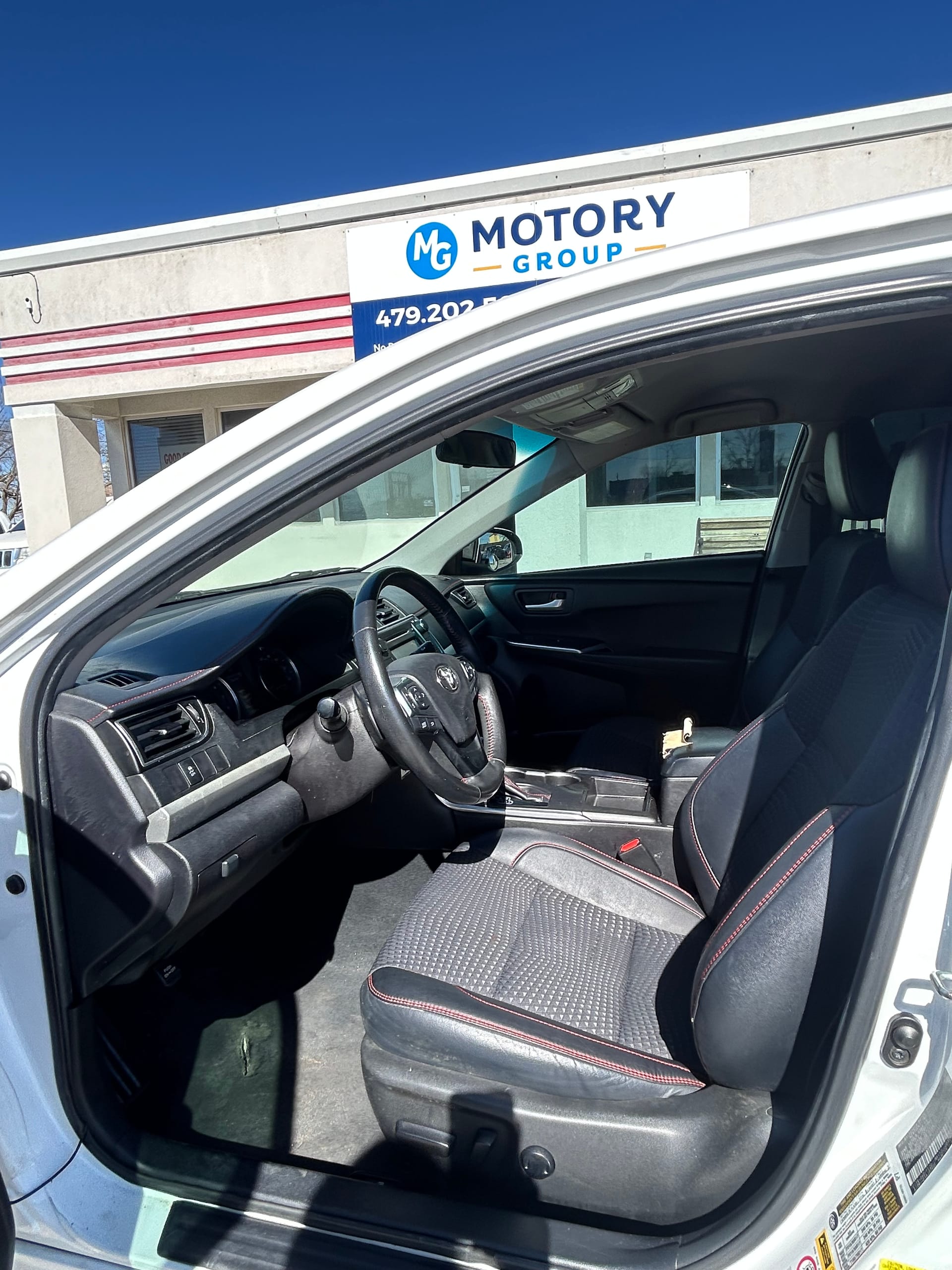 2015 TOYOTA CAMRY - Gallery Image