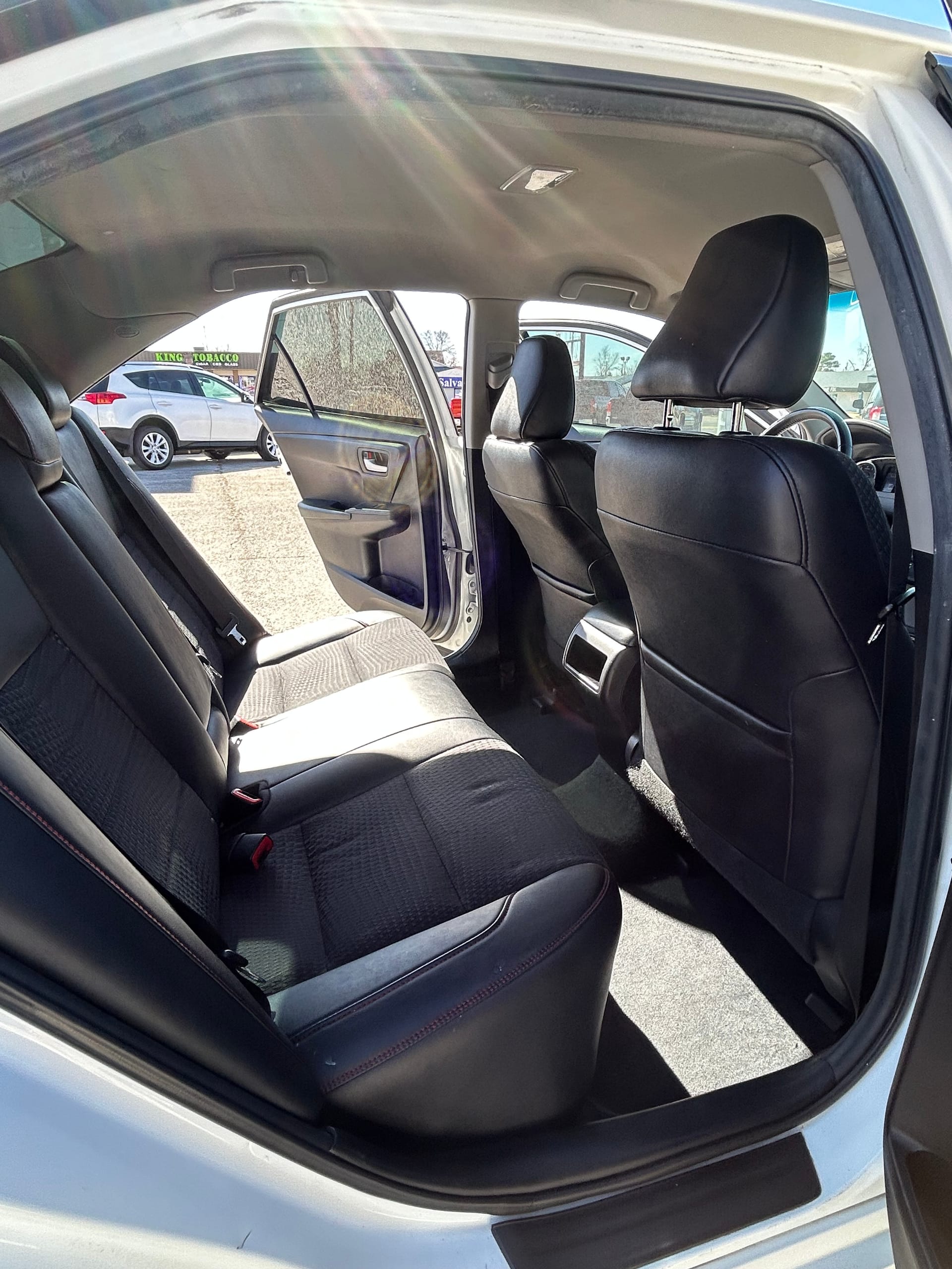 2015 TOYOTA CAMRY - Gallery Image