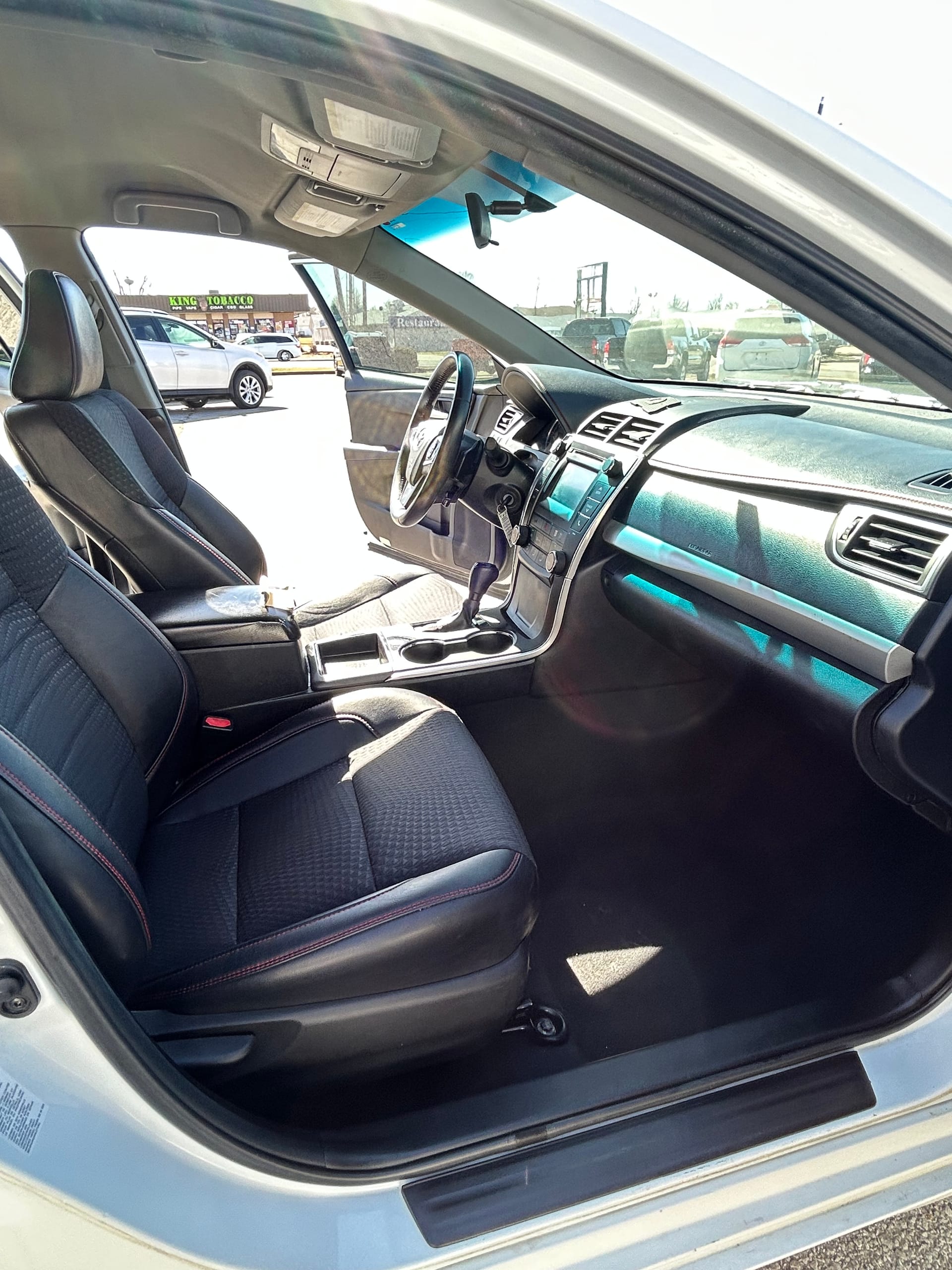 2015 TOYOTA CAMRY - Gallery Image