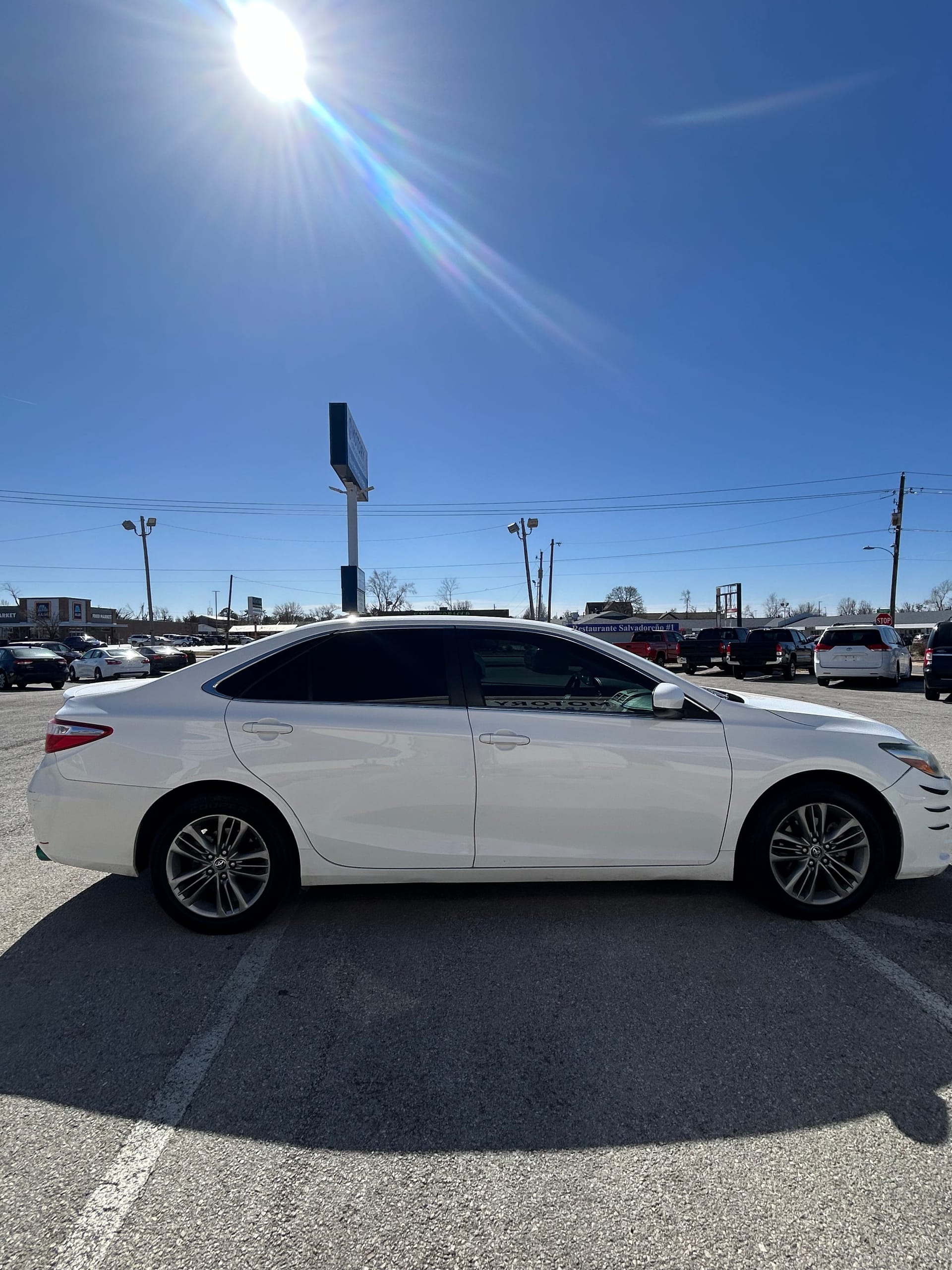 2015 TOYOTA CAMRY - Gallery Image