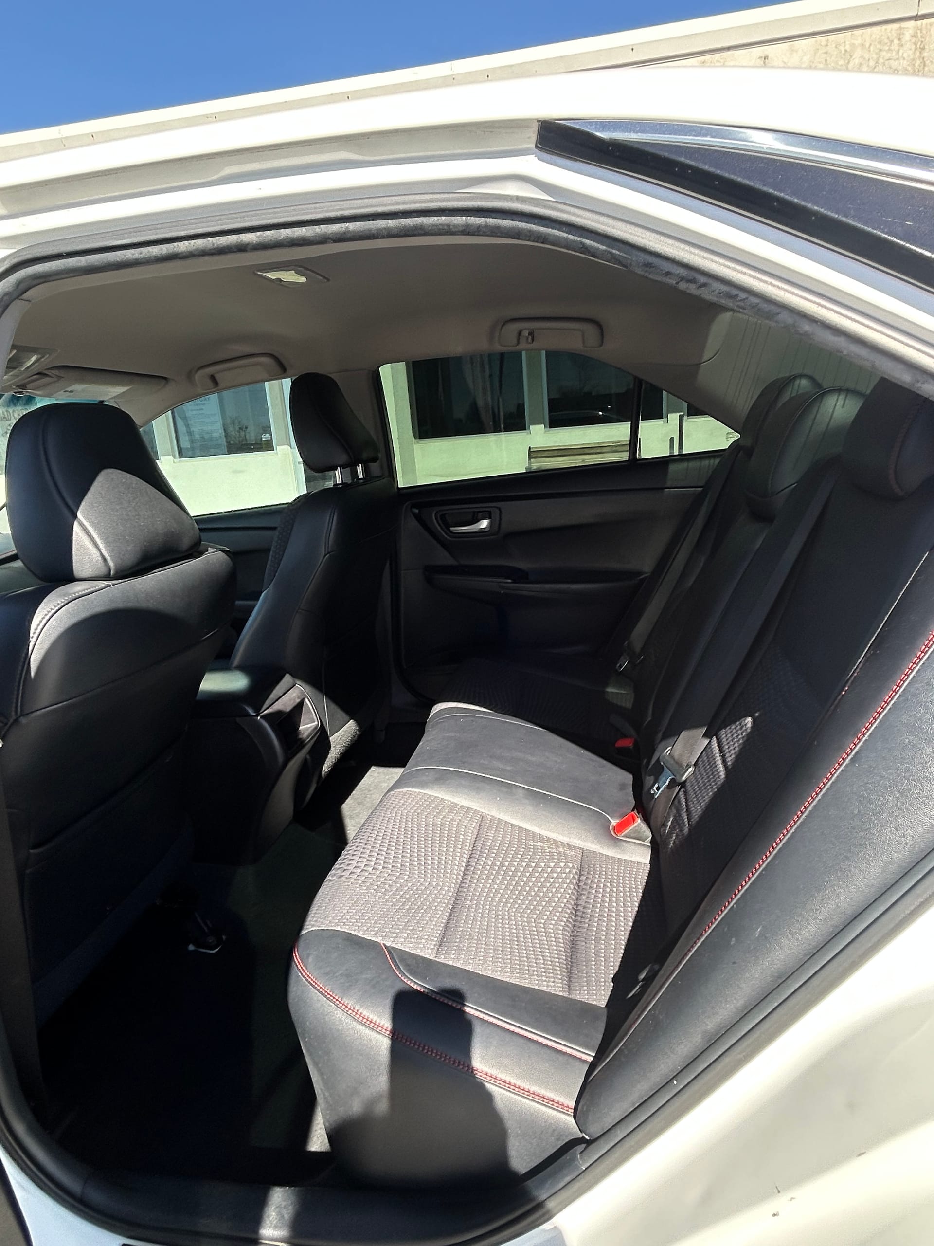 2015 TOYOTA CAMRY - Gallery Image