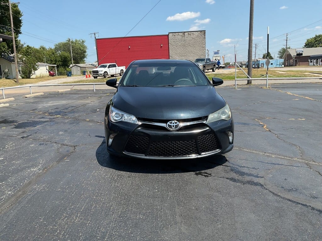 2016 TOYOTA CAMRY - Gallery Image