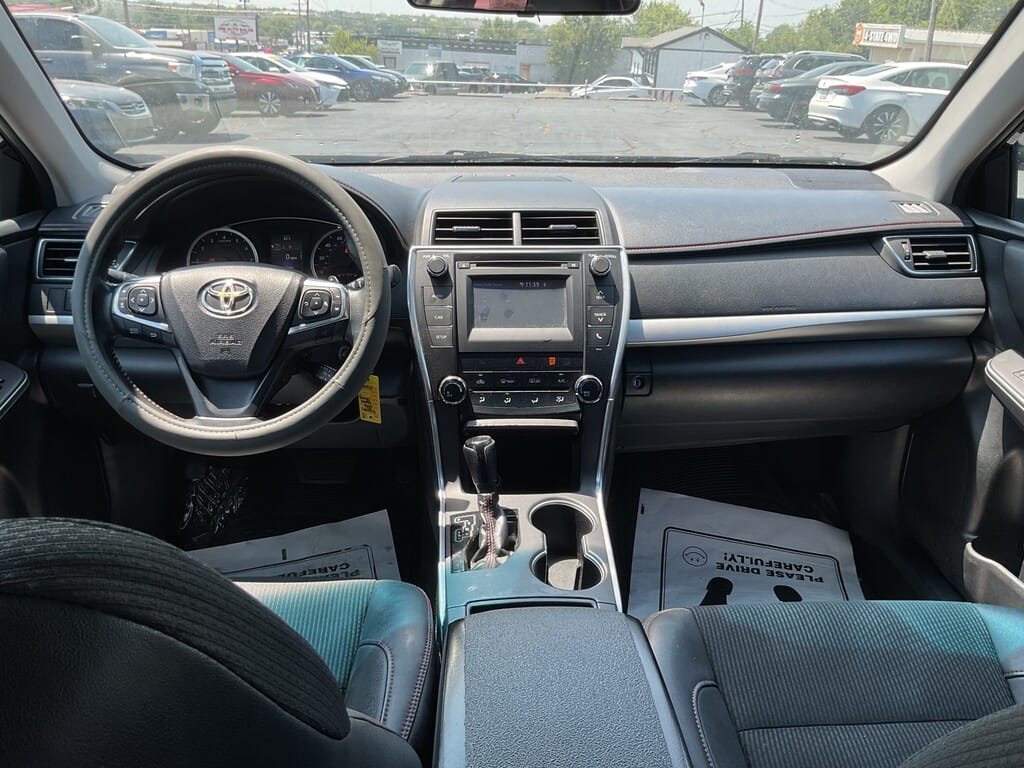 2016 TOYOTA CAMRY - Gallery Image