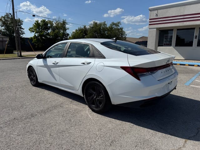 2021 HYUNDAI ELANTRA - Gallery Image