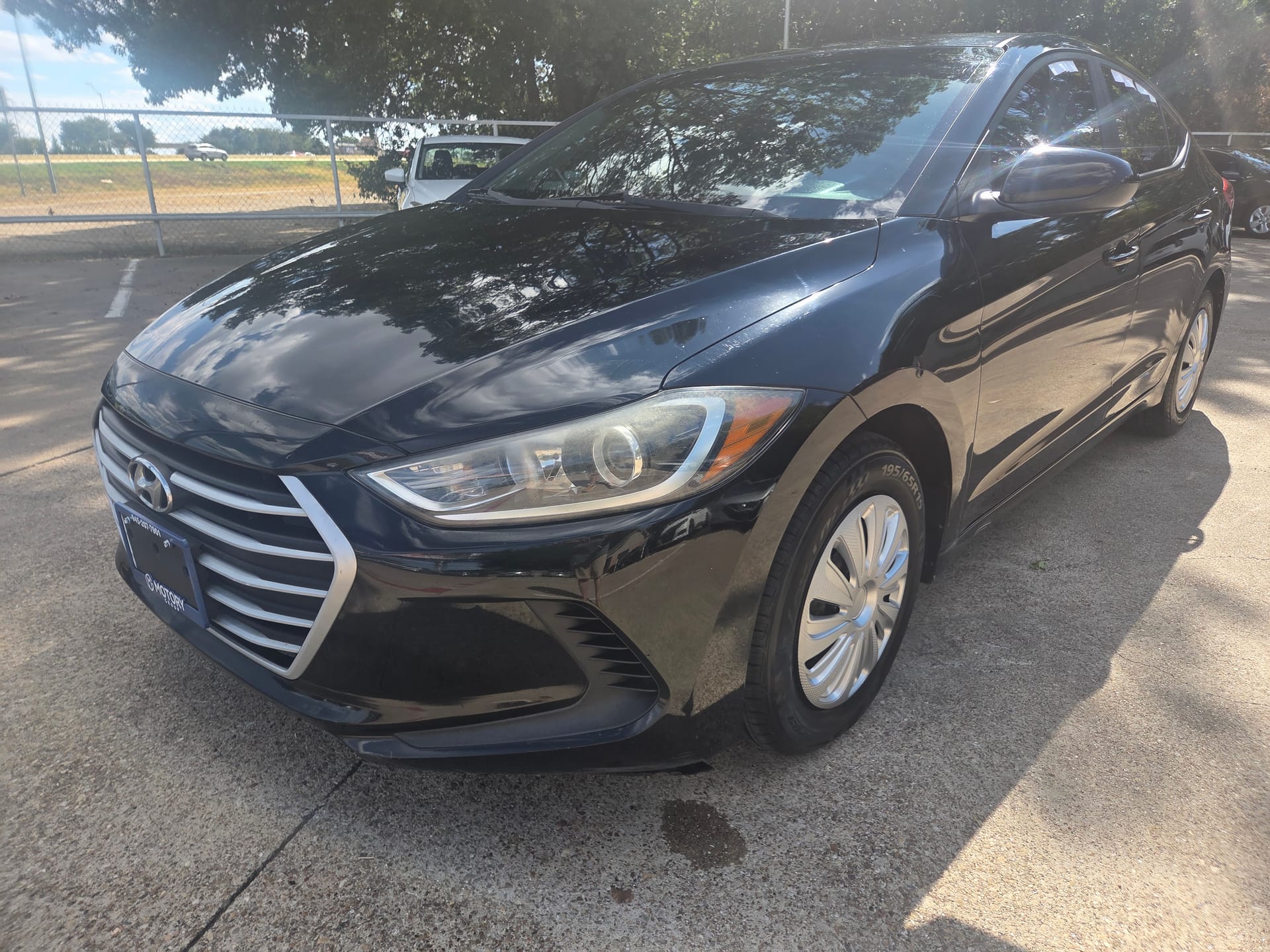 2017 HYUNDAI ELANTRA - Gallery Image