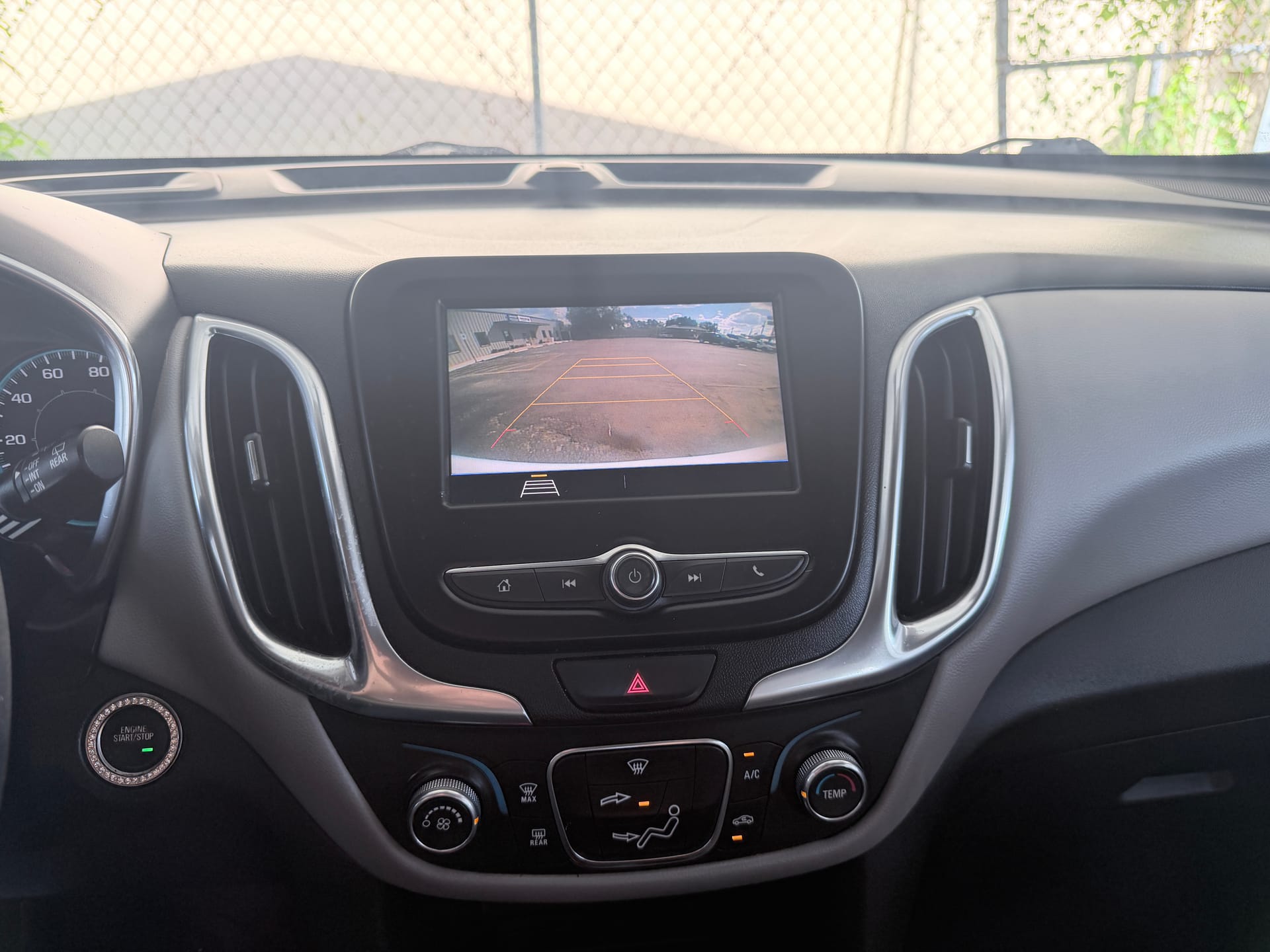 2021 CHEVROLET EQUINOX - Gallery Image