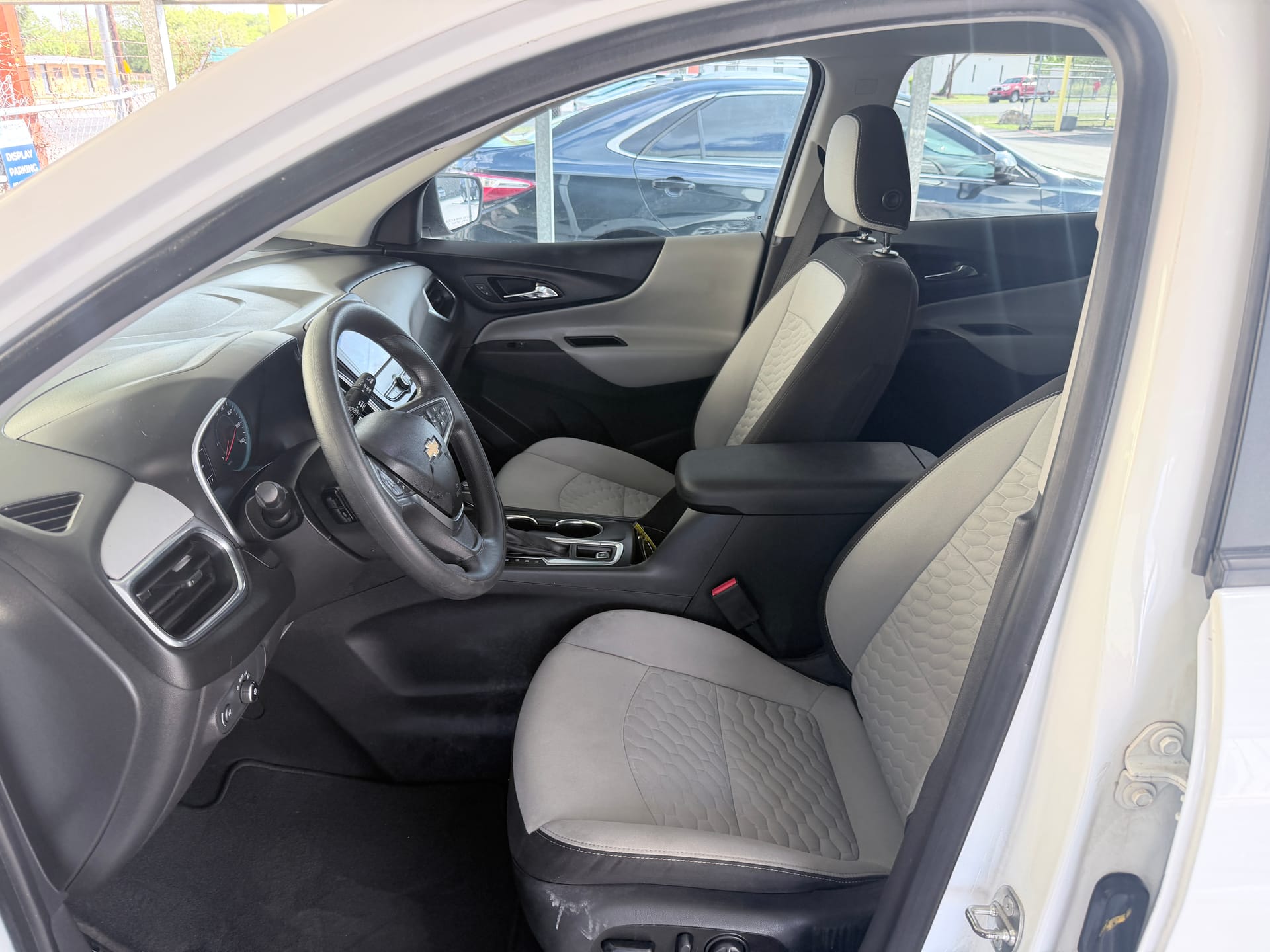 2021 CHEVROLET EQUINOX - Gallery Image