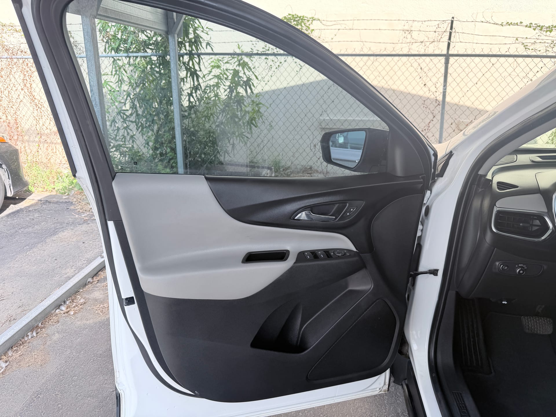 2021 CHEVROLET EQUINOX - Gallery Image