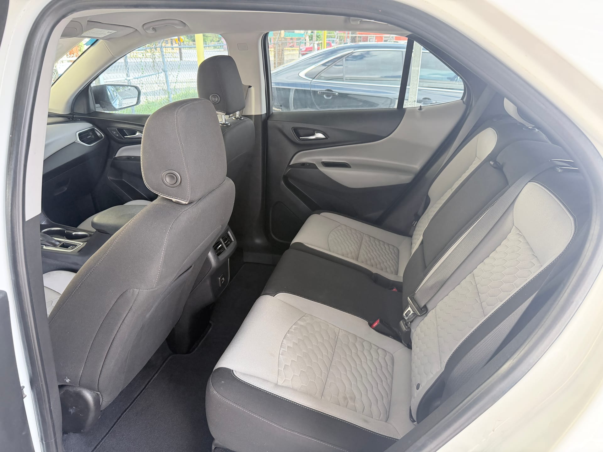 2021 CHEVROLET EQUINOX - Gallery Image