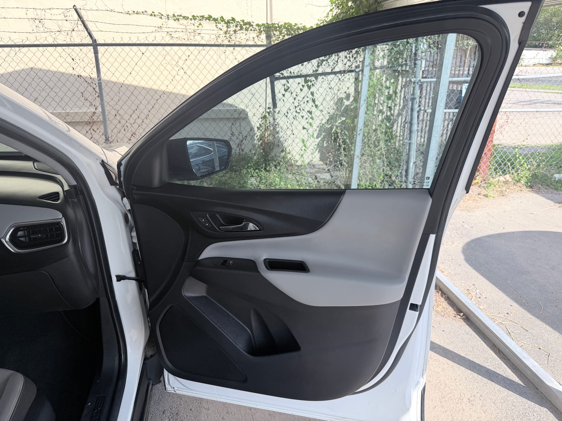 2021 CHEVROLET EQUINOX - Gallery Image