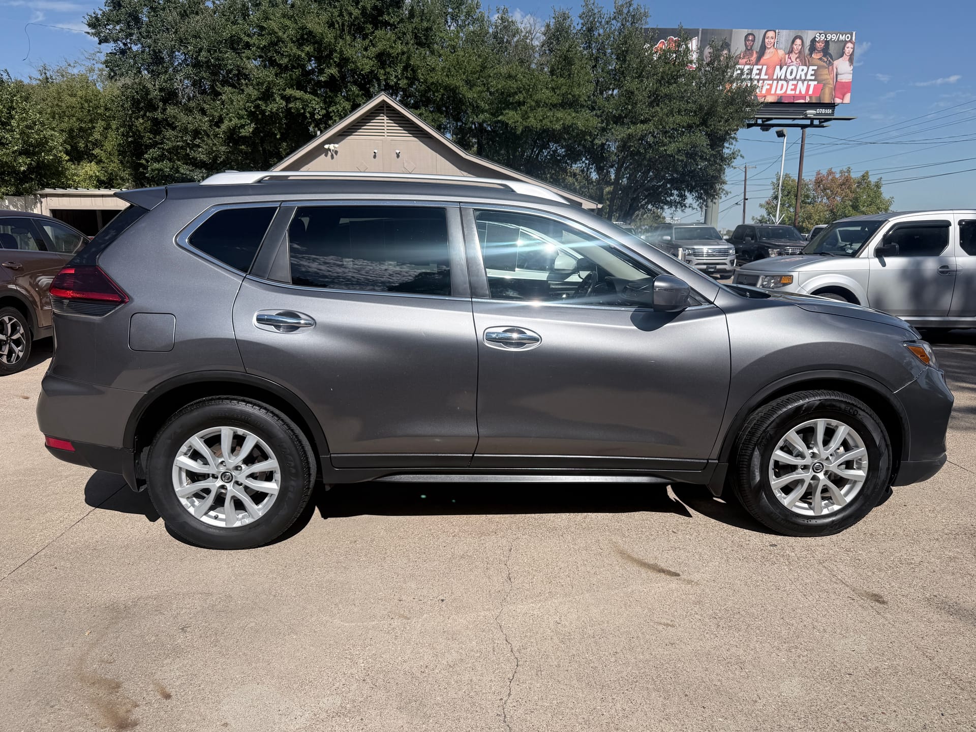 2018 NISSAN ROGUE - Gallery Image