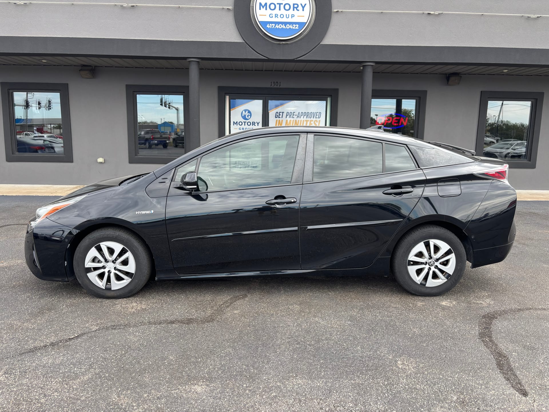 2017 TOYOTA PRIUS - Gallery Image